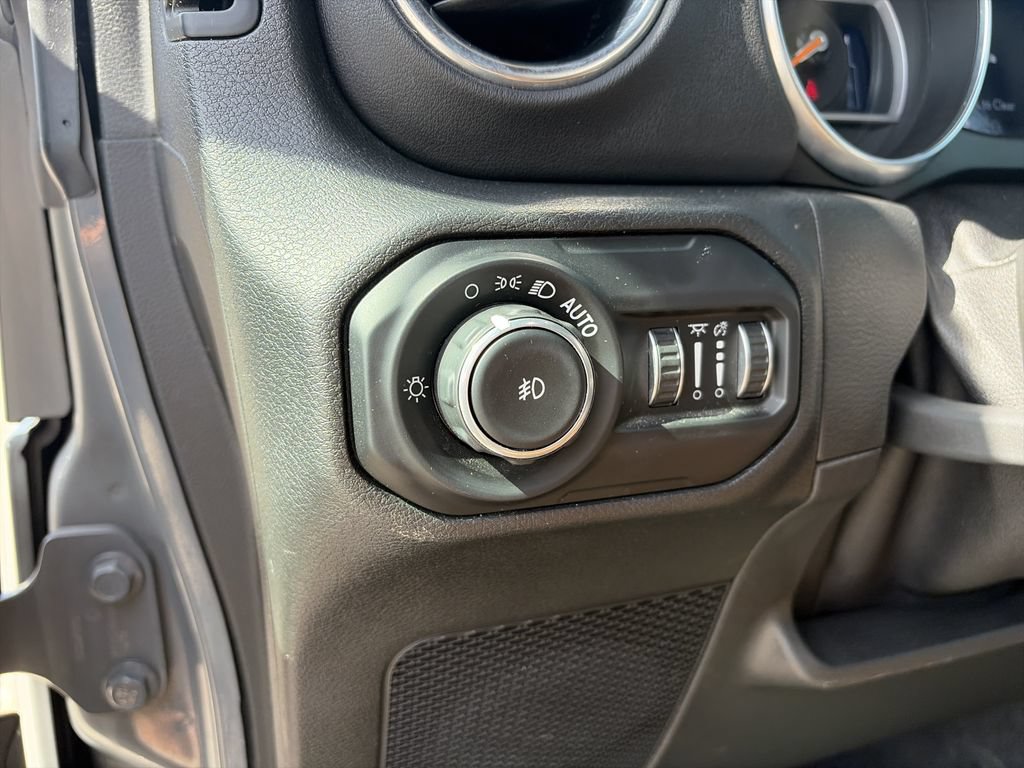 Used 2021 Jeep Wrangler Unlimited Sahara w/ Safety Group AWD/4WD image 19