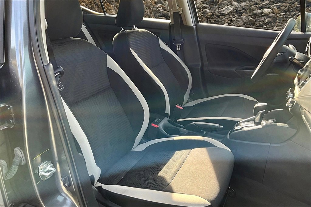 Used 2021 Nissan Versa SV image 7