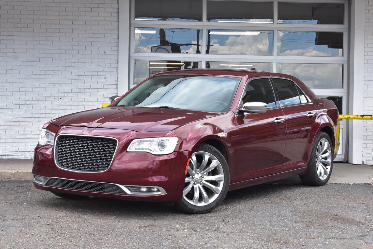 Used 2018 Chrysler 300 Limited image 2