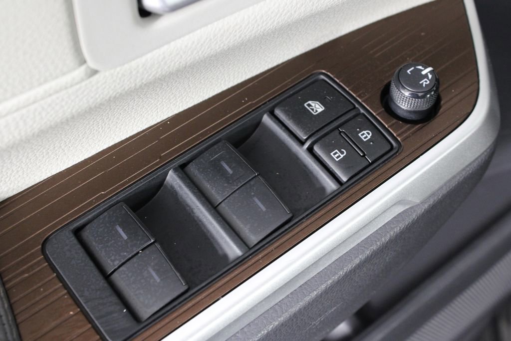 Used 2024 Toyota Sienna XLE image 24