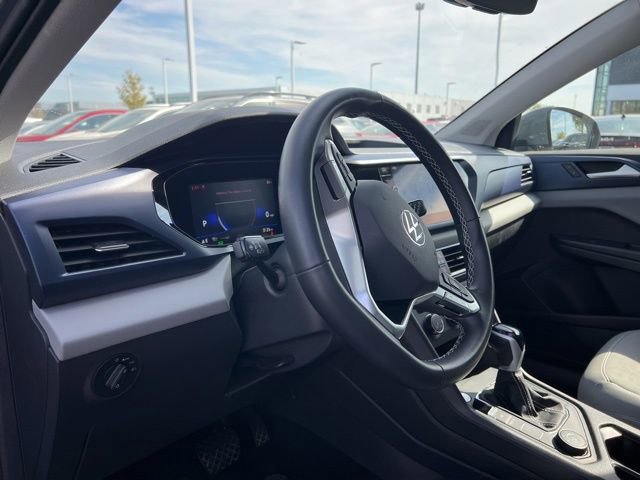 Used 2022 Volkswagen Taos SE w/ Panoramic Sunroof Package image 9