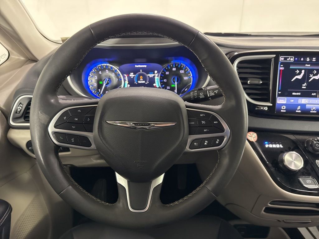 Used 2024 Chrysler Pacifica Touring-L FWD image 23