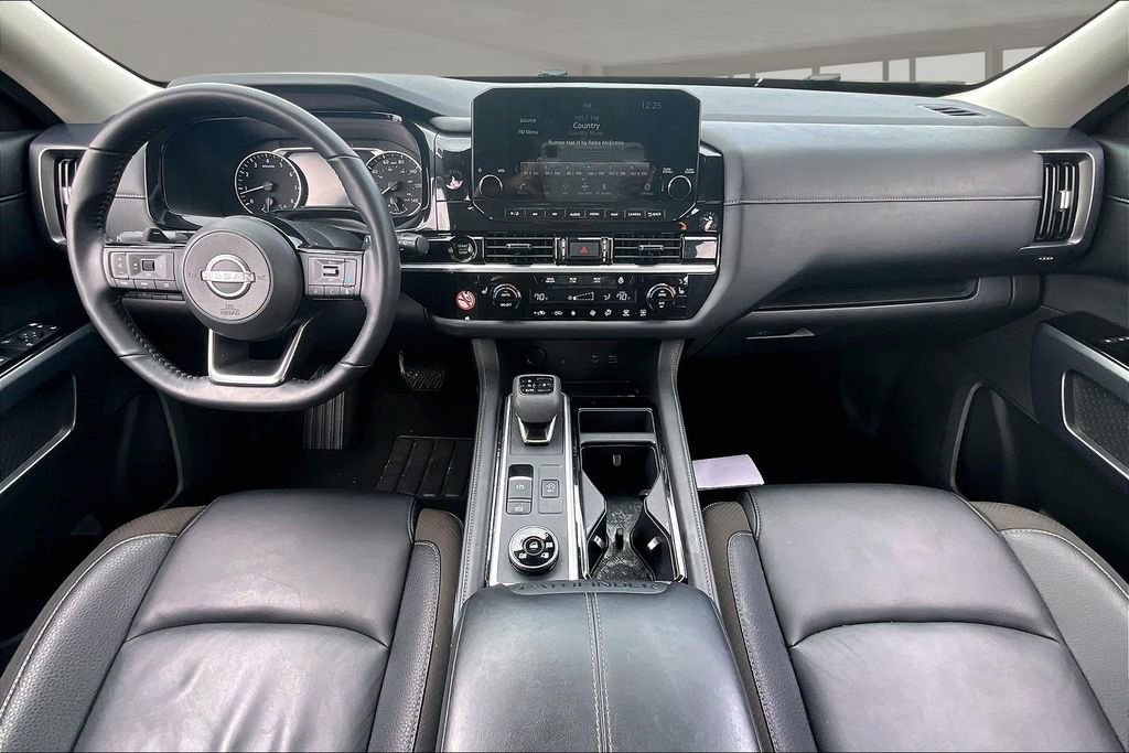 Used 2025 Nissan Pathfinder SL image 7