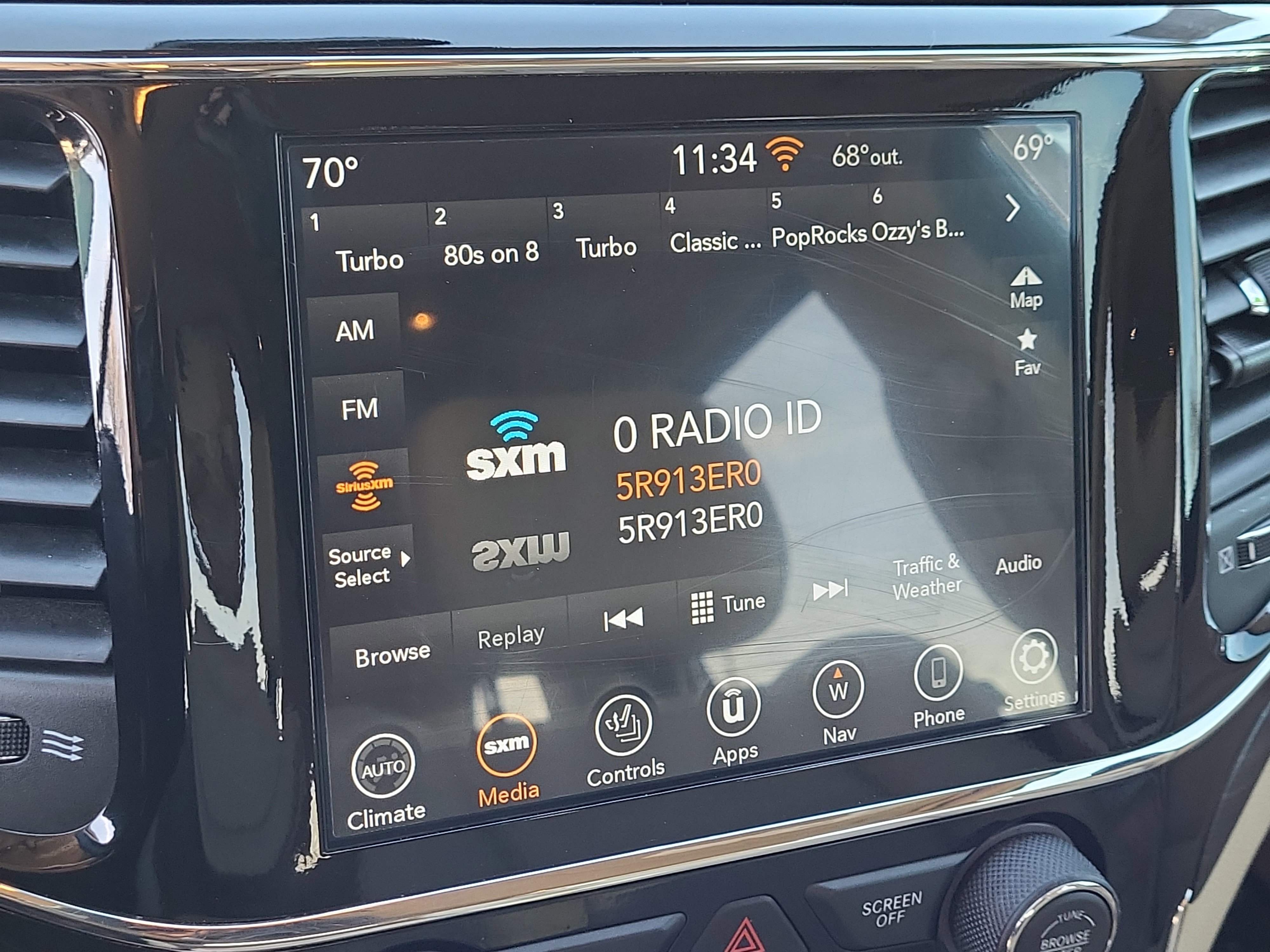 Used 2022 Jeep Grand Cherokee Laredo E w/ Security & Convenience Group image 13