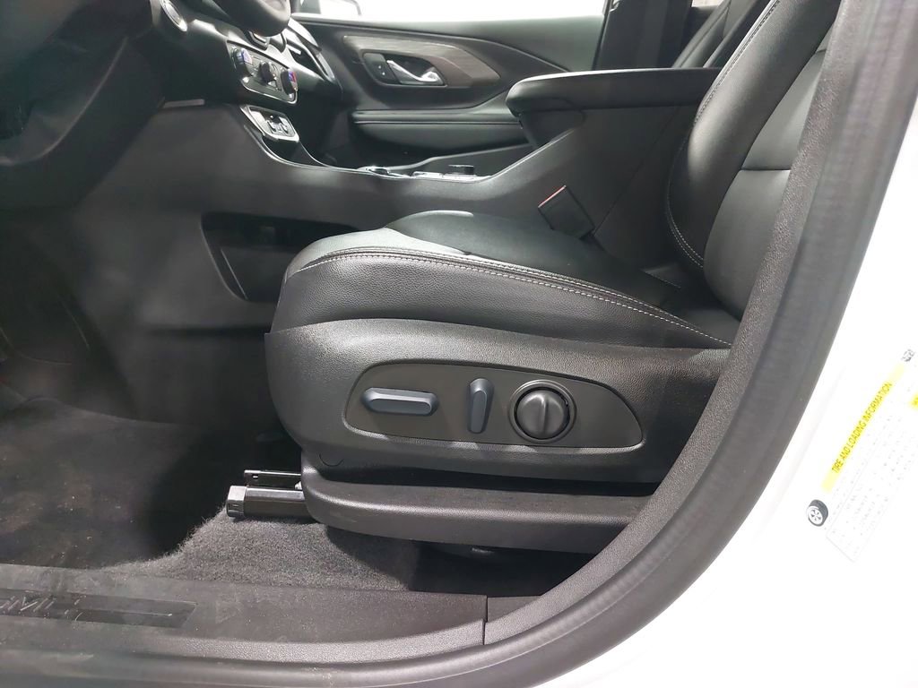 Used 2024 GMC Terrain SLT image 30