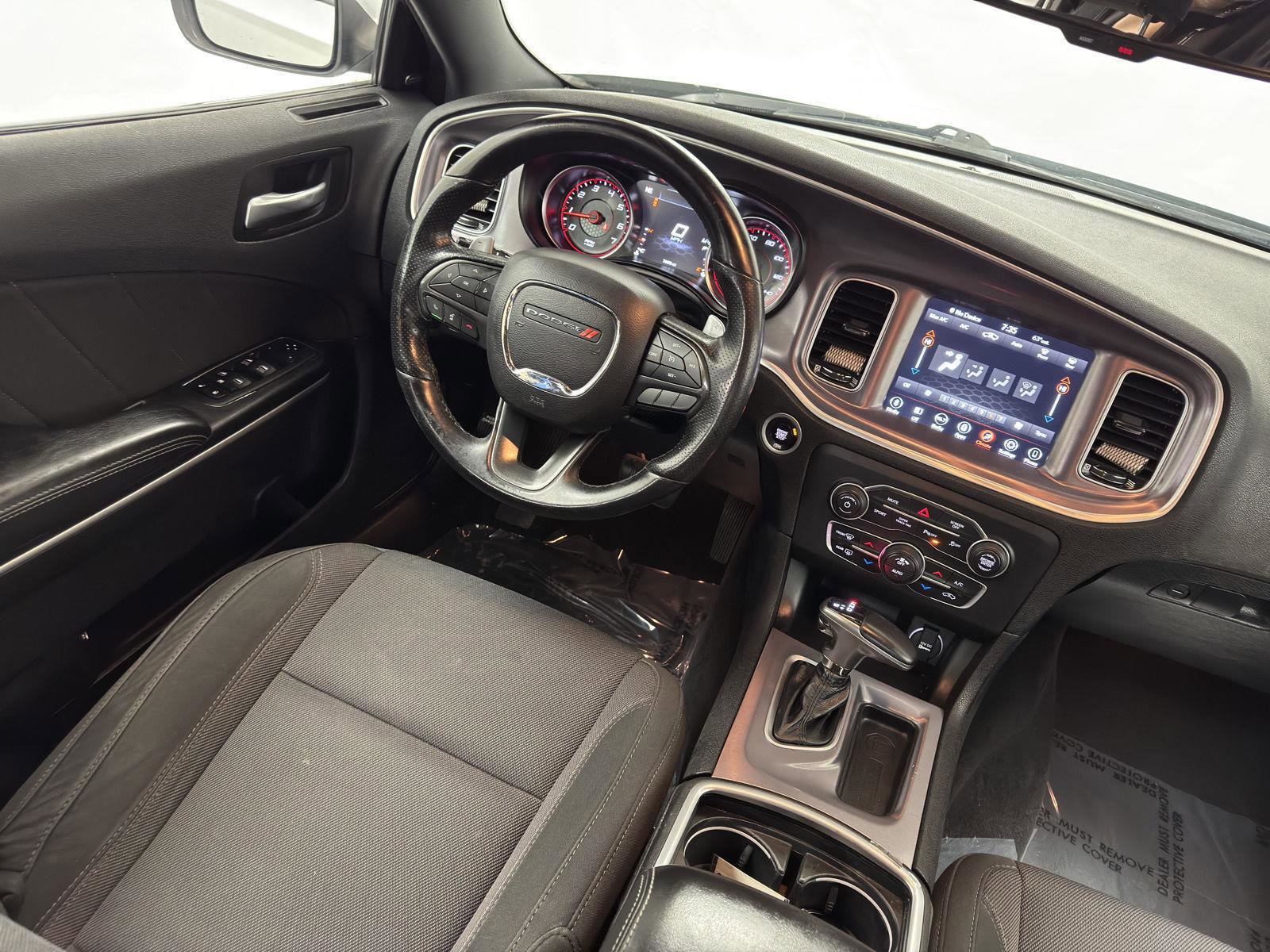 Used 2019 Dodge Charger SXT image 31