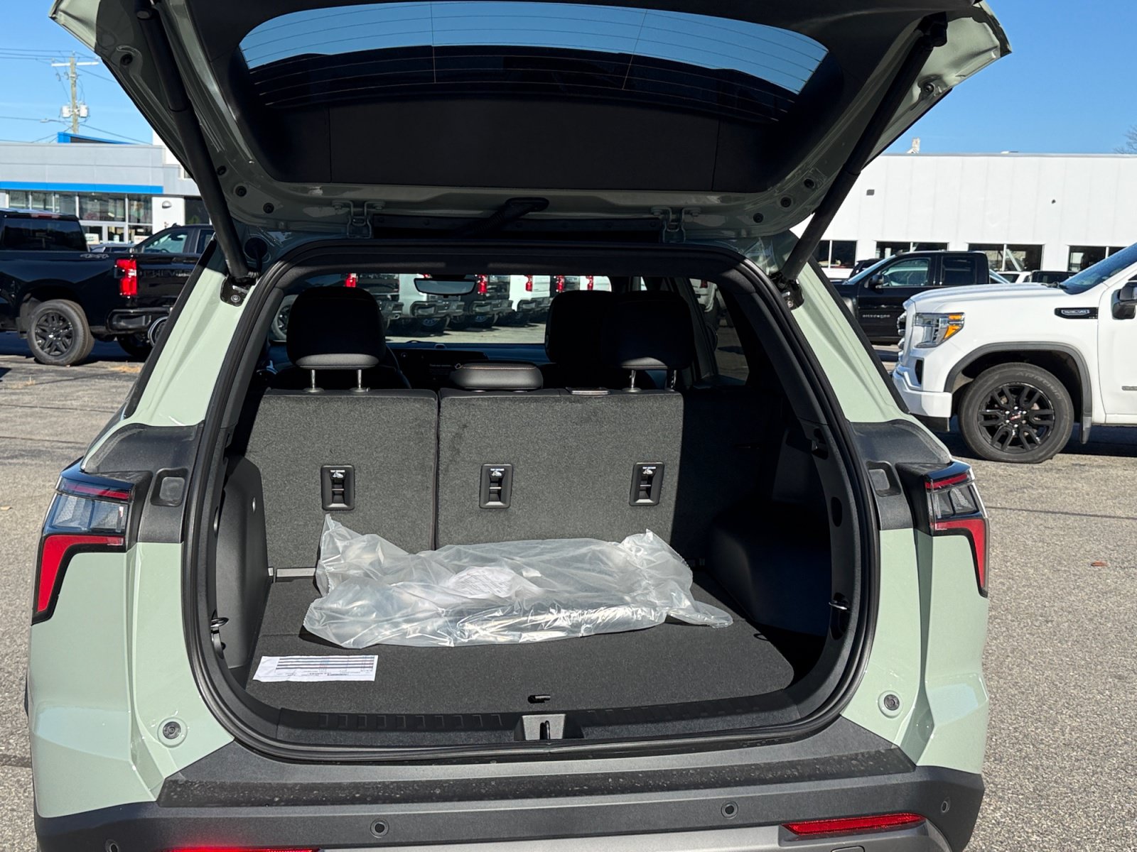 New 2026 Chevrolet Equinox ACTIV w/ Convenience Package III FWD image 25