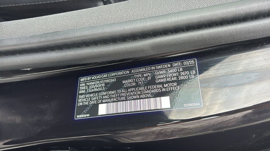 Used 2025 Volvo XC60 B5 Core AWD/4WD image 33