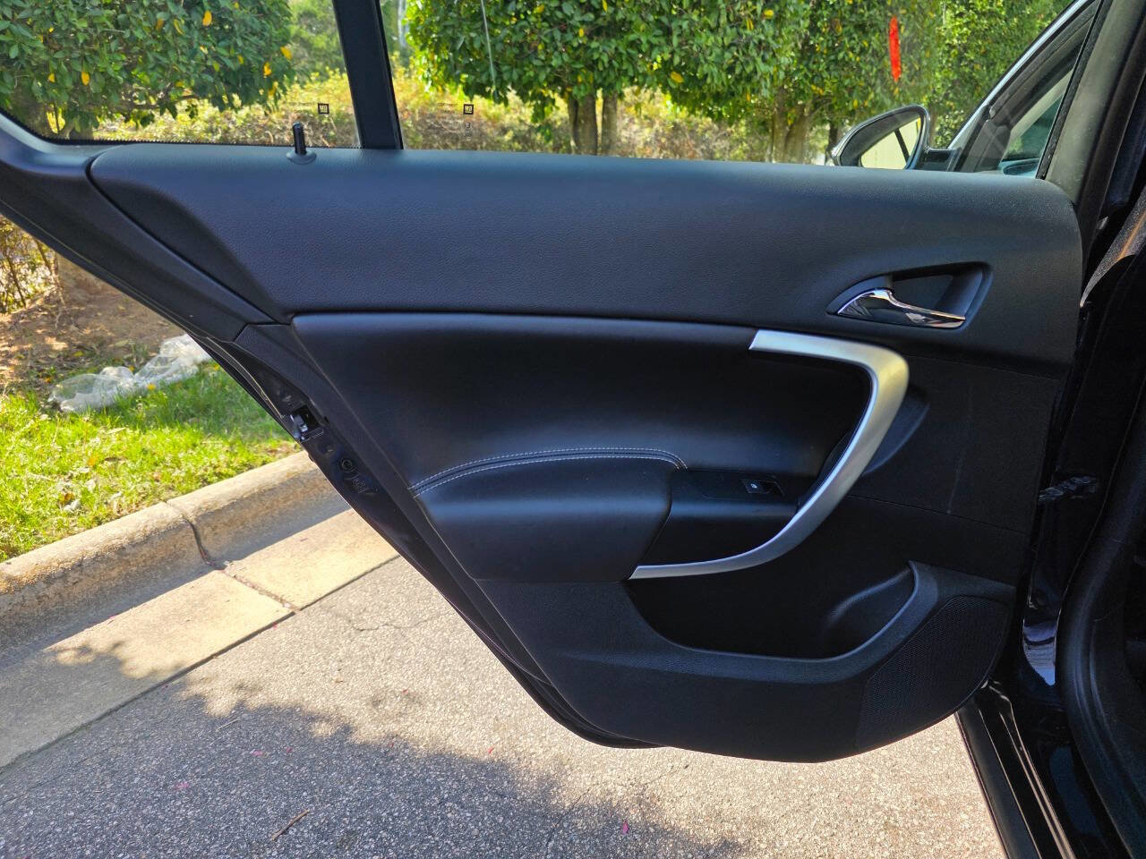 Used 2017 Buick Regal Sport Touring image 28