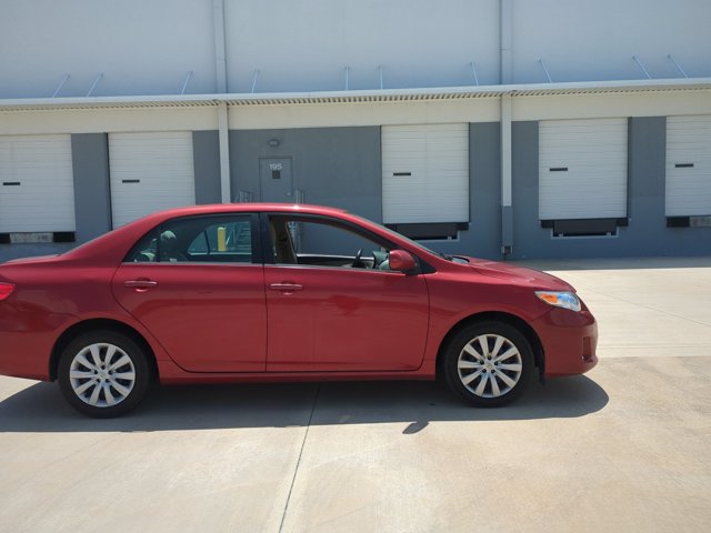 Used 2013 Toyota Corolla LE w/ Preferred Accessory Pkg #2 FWD image 4