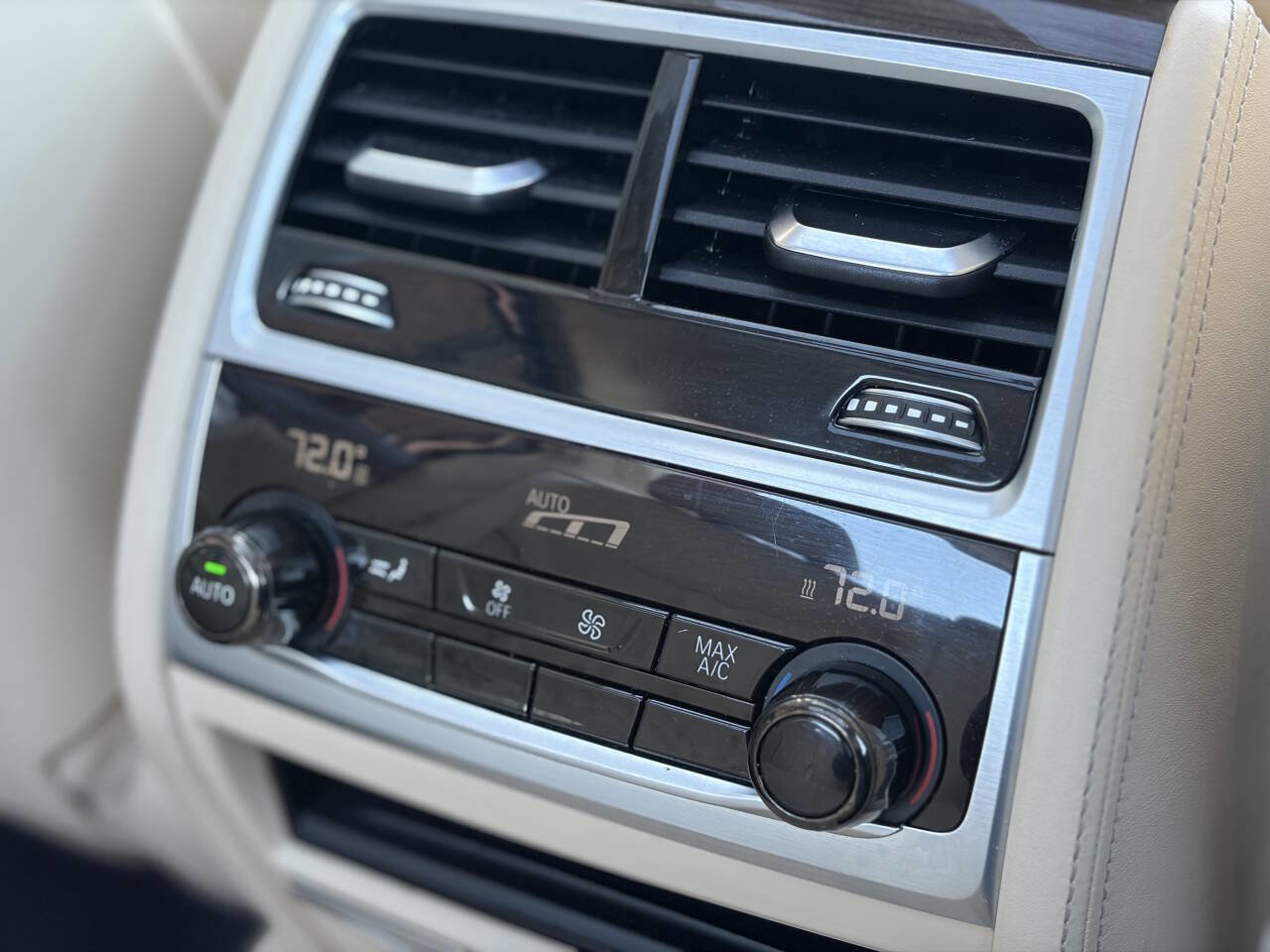 Used 2017 BMW 740i xDrive 740i xDrive AWD 4dr Sedan image 25