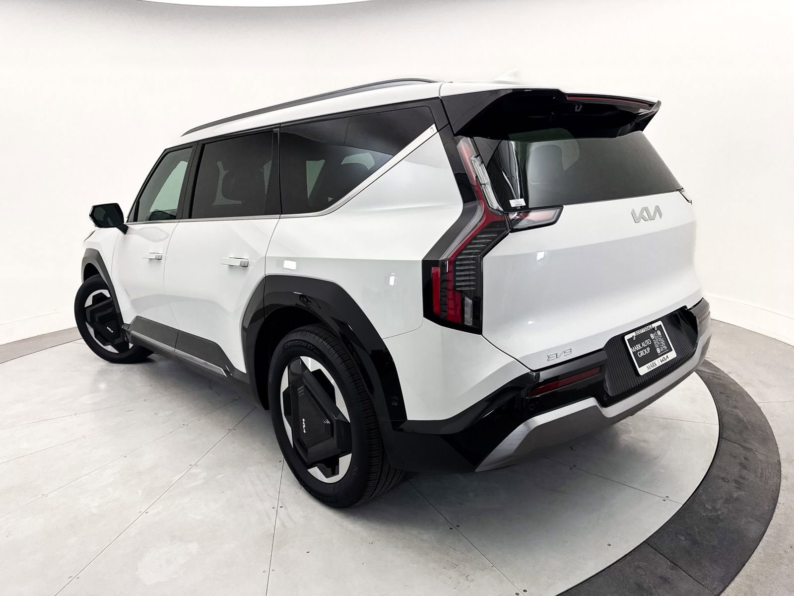 Used 2024 Kia EV9 Wind image 2