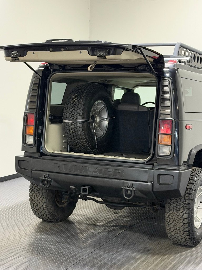 Used 2004 HUMMER H2 w/ Preferred Equipment Group image 12