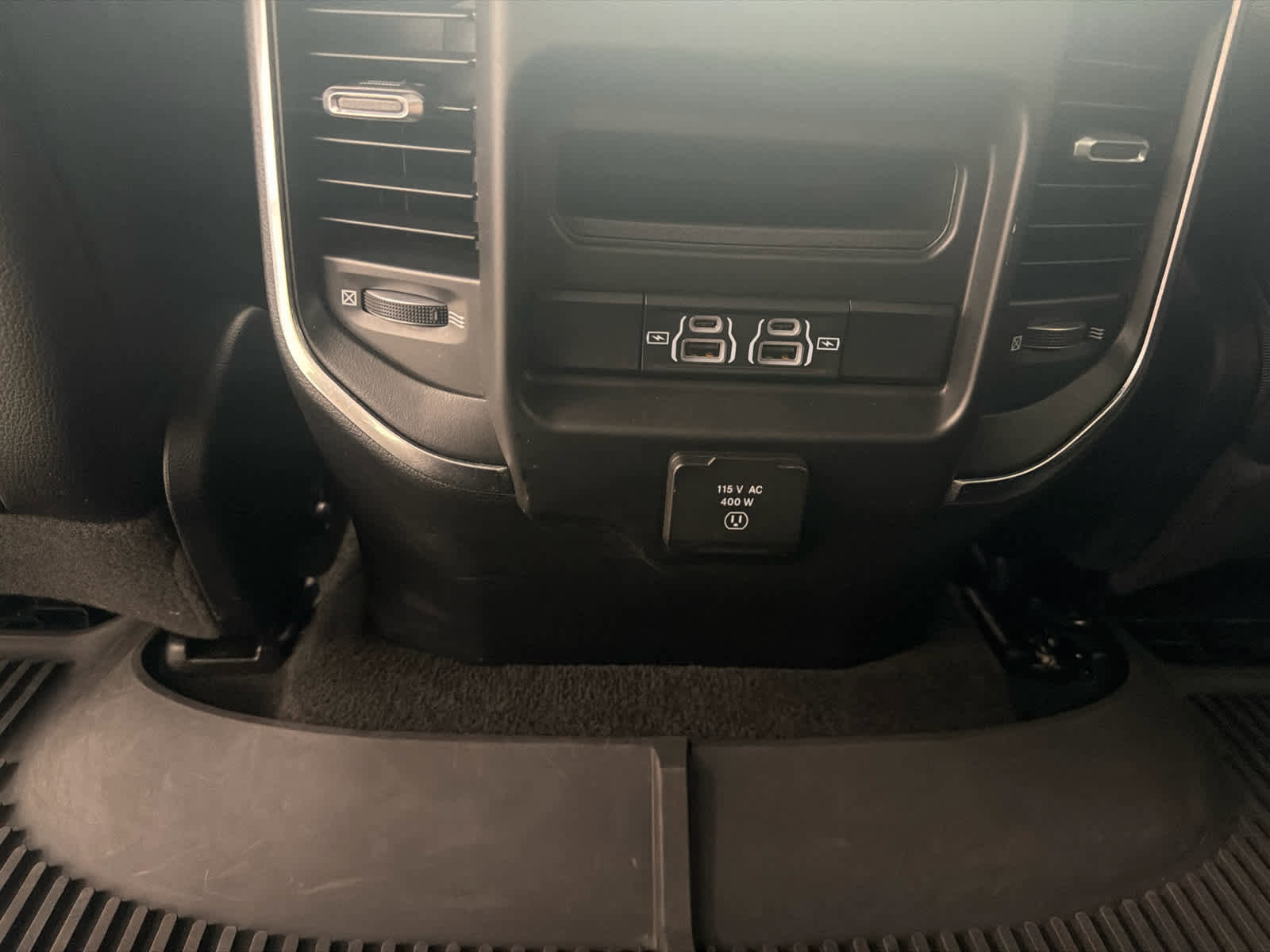 Used 2023 RAM 1500 Laramie AWD/4WD image 32