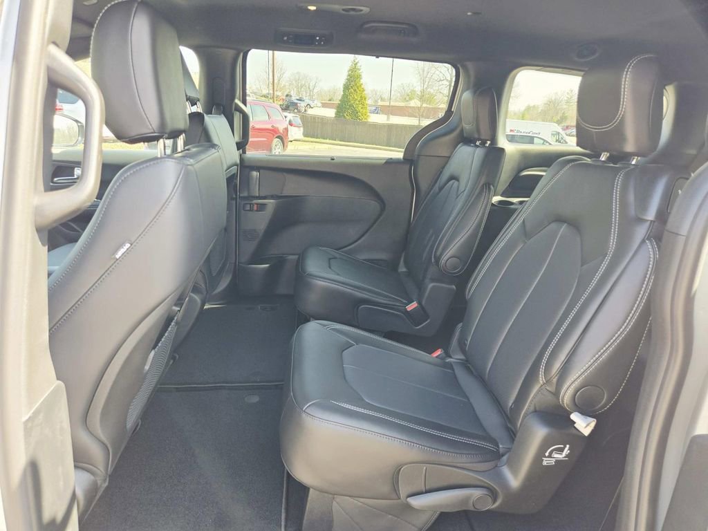 New 2026 Chrysler Voyager LX image 14