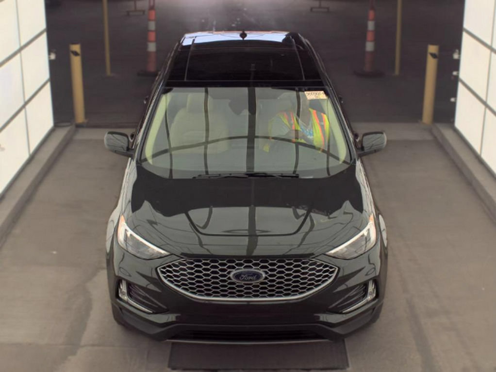 Used 2024 Ford Edge SEL w/ Convenience Package AWD/4WD image 3