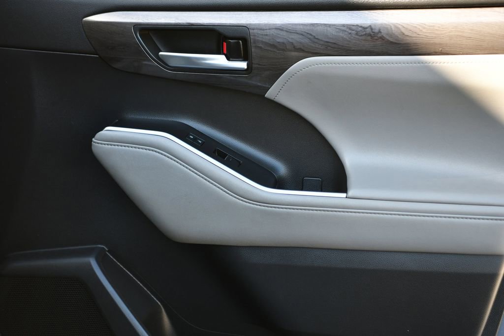 Used 2022 Toyota Highlander Platinum image 35