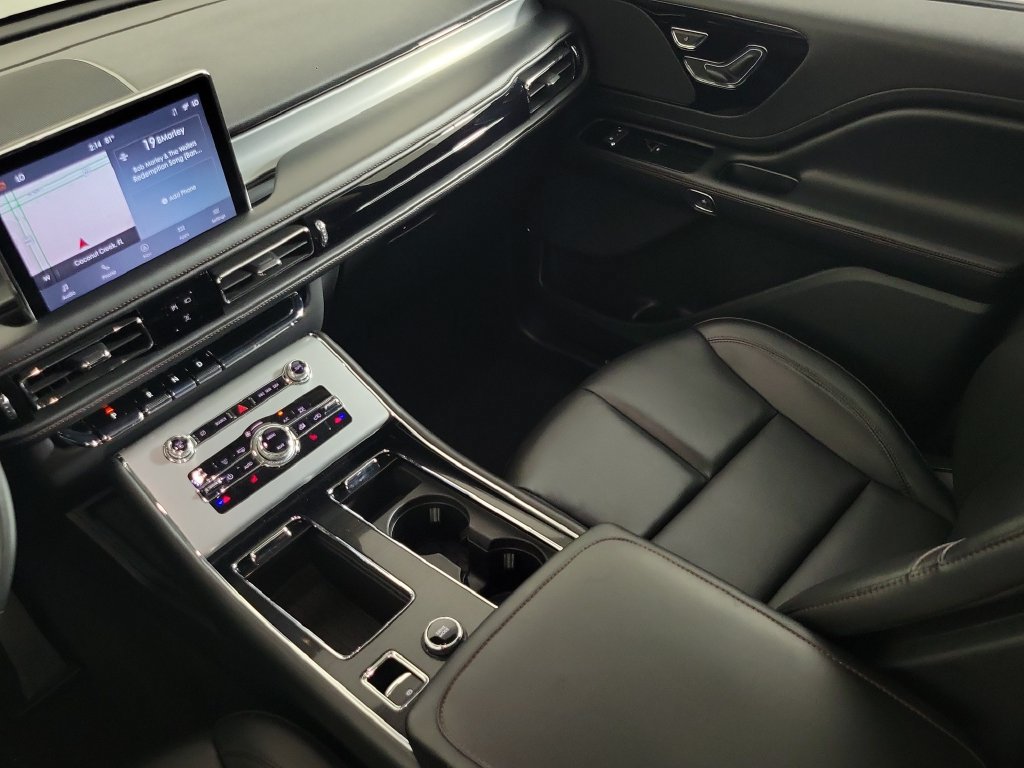 Certified 2024 Lincoln Aviator 2WD w/ Premium Package image 12