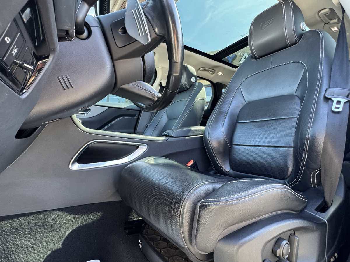 Used 2017 Jaguar F-PACE S image 22