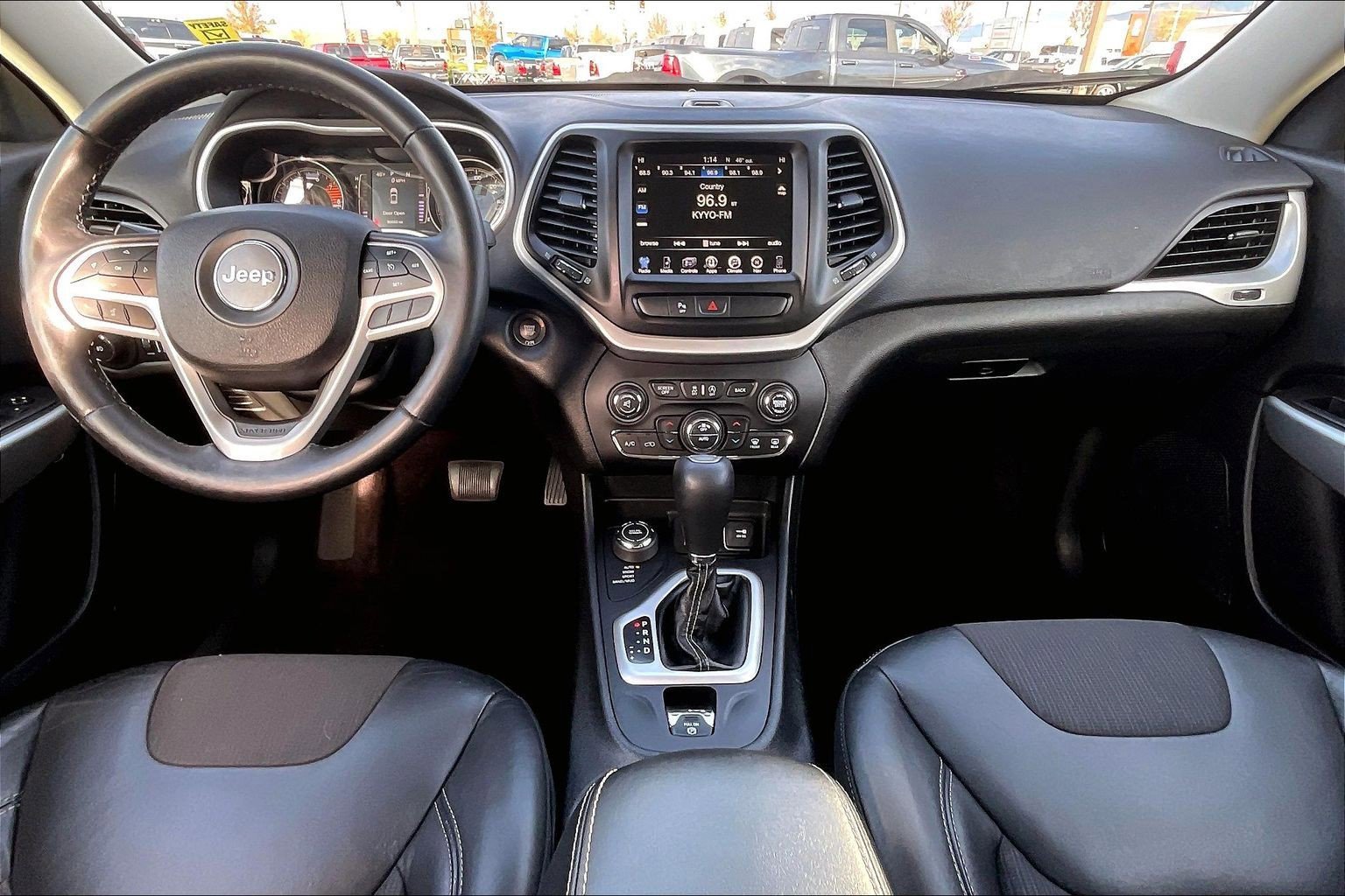 Used 2018 Jeep Cherokee Latitude Plus w/ Comfort/Convenience Group image 15