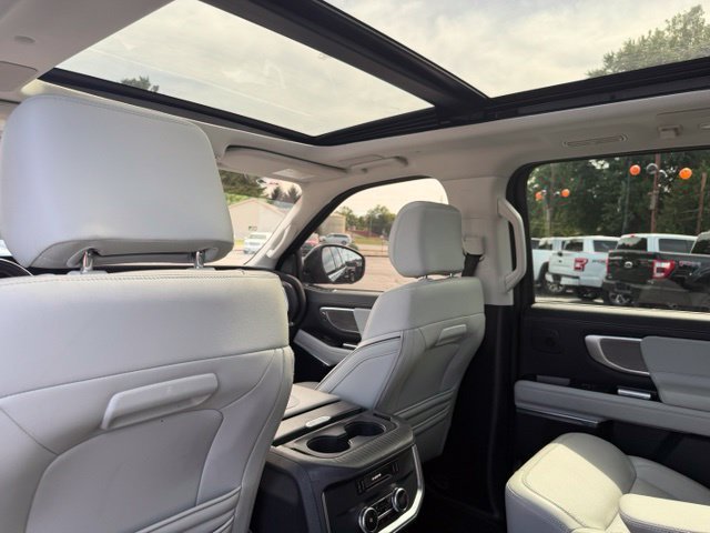 Used 2025 Ford Expedition Max Platinum w/ Platinum Ultimate Package AWD/4WD image 33