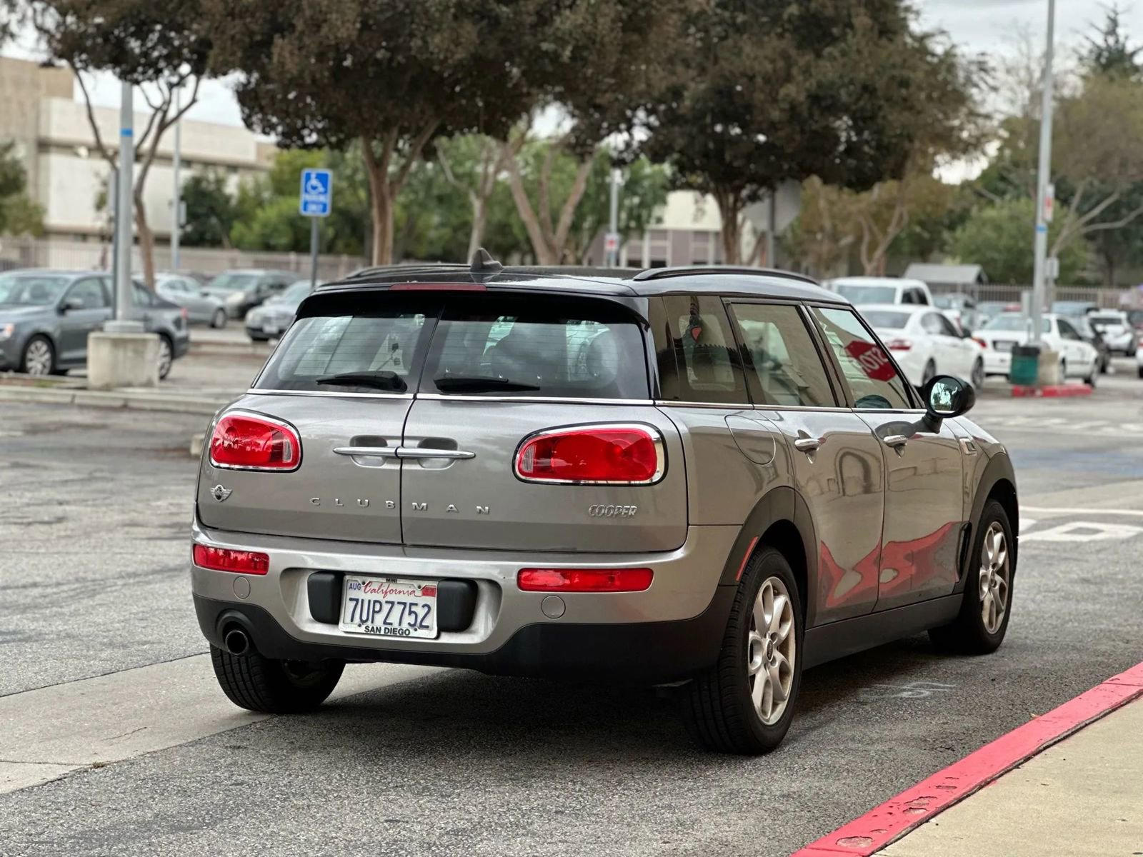 Used 2016 MINI Cooper Clubman image 4
