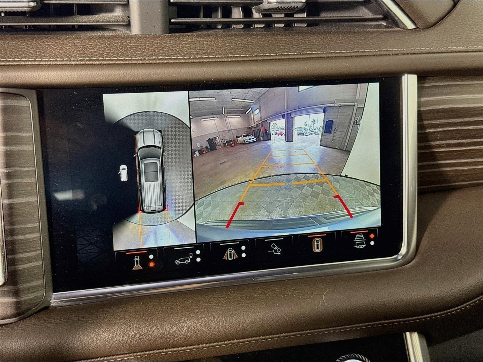 Certified 2024 GMC Yukon Denali w/ Advanced Technology Package RWD image 17