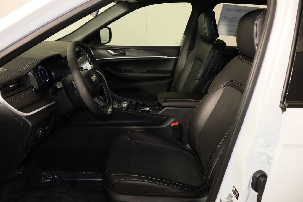 New 2026 Jeep Grand Cherokee Laredo image 15