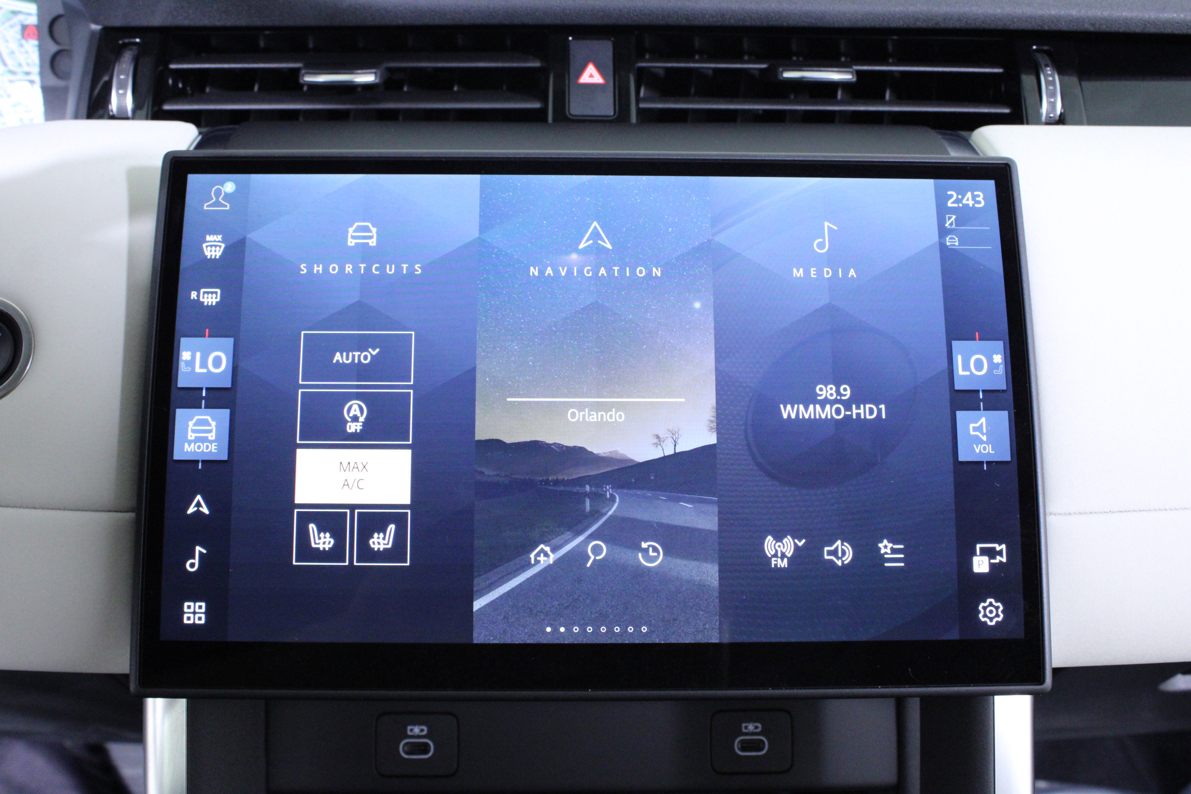 Used 2025 Land Rover Discovery Sport S image 28