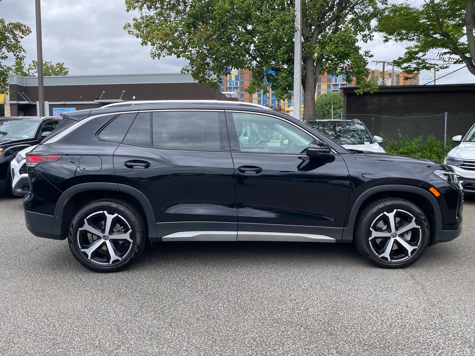 Certified 2026 Volkswagen Tiguan SE AWD/4WD image 2