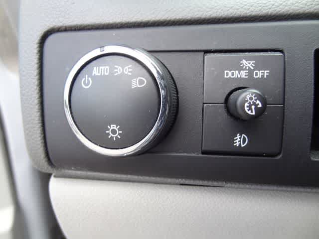 Used 2014 Chevrolet Suburban LT RWD image 18