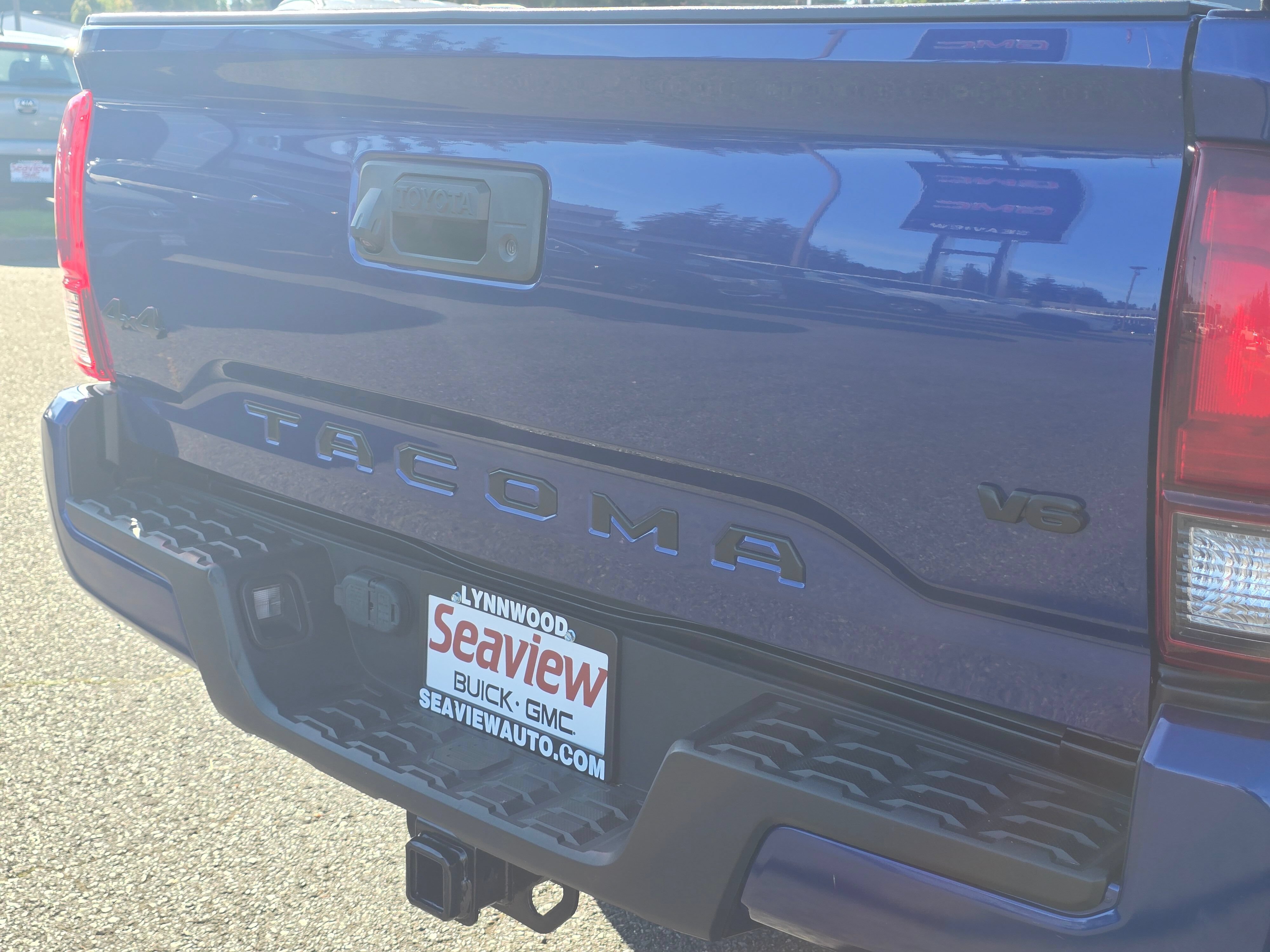 Used 2022 Toyota Tacoma SR5 w/ Black Out Package (TMS) AWD/4WD image 13