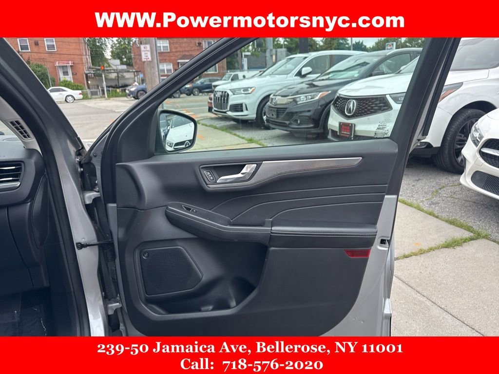 Used 2021 Ford Escape Titanium image 12