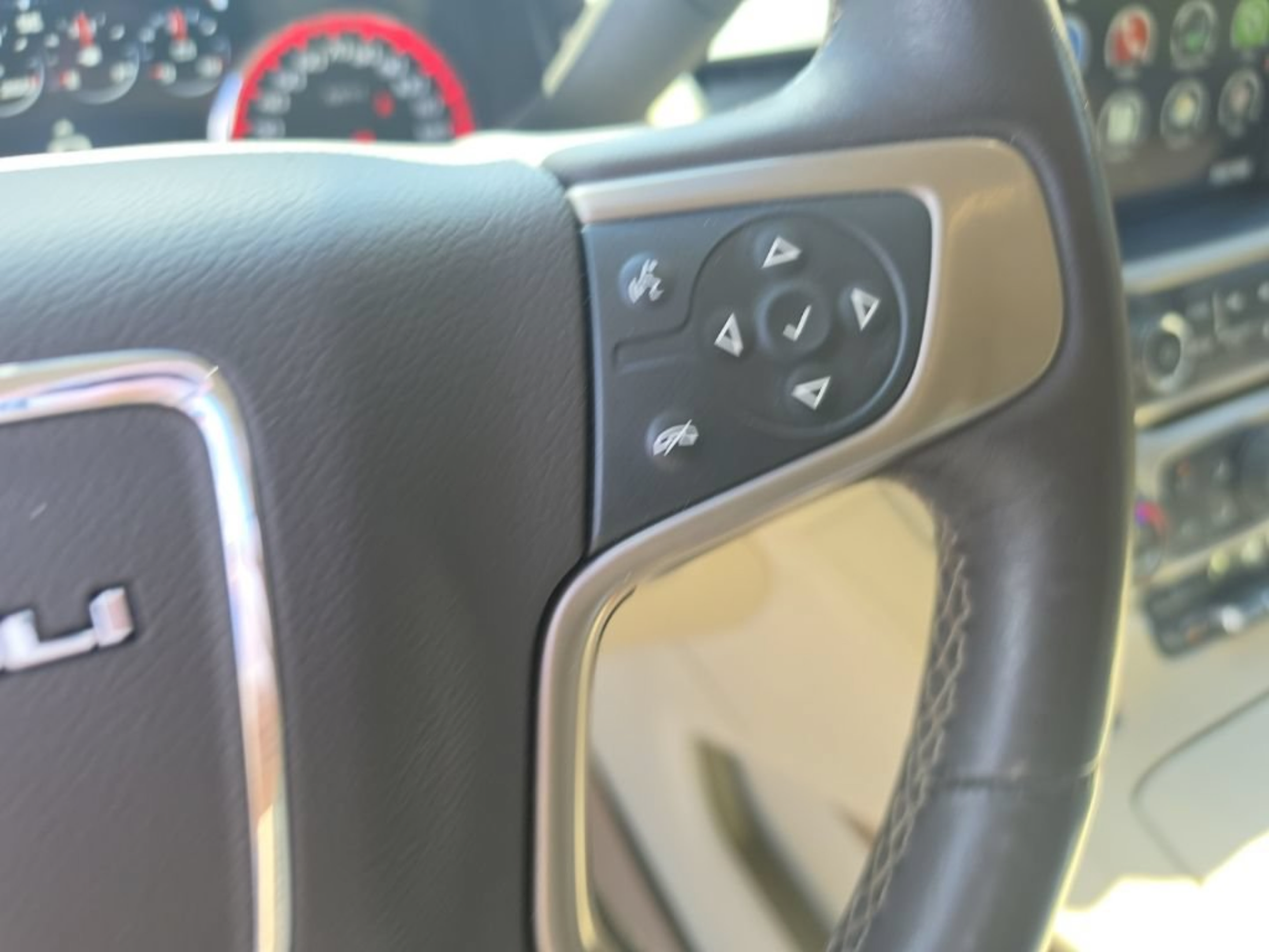 Used 2016 GMC Yukon Denali w/ Open Road Package RWD image 21