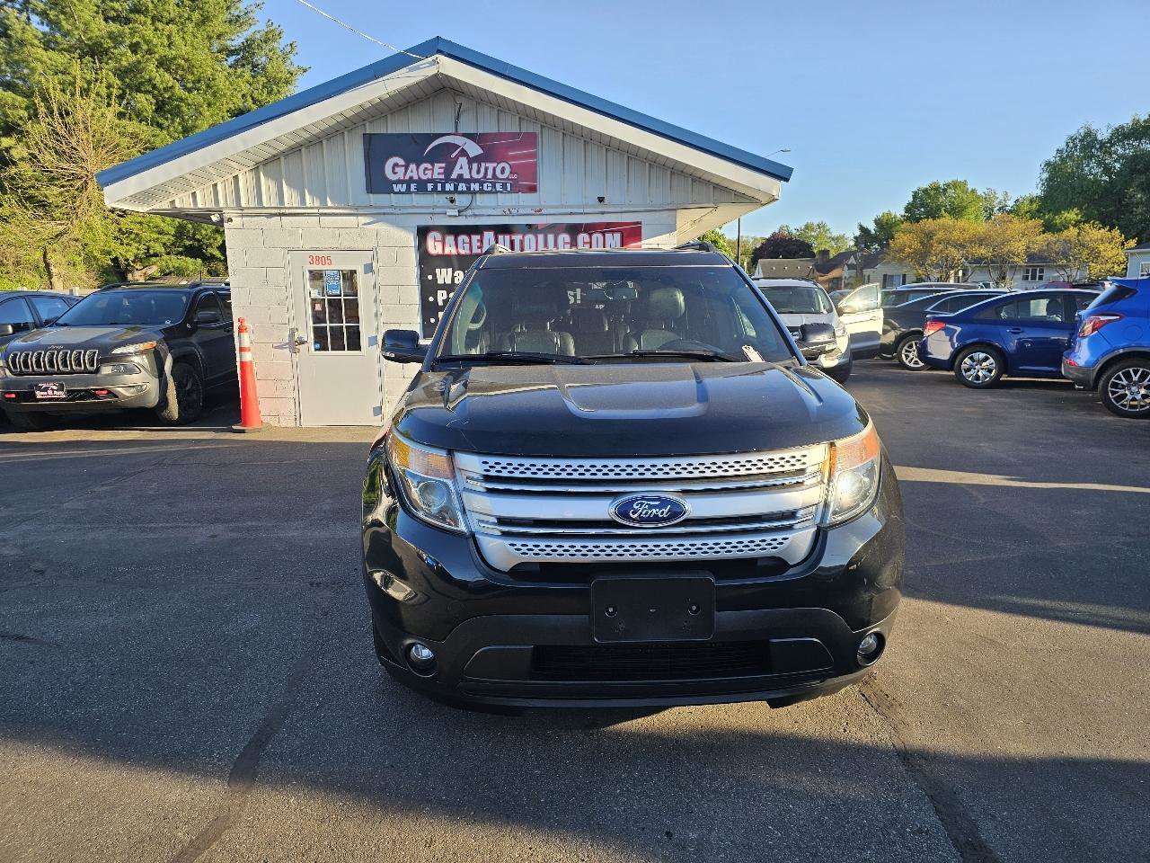Used 2013 Ford Explorer XLT FWD image 2