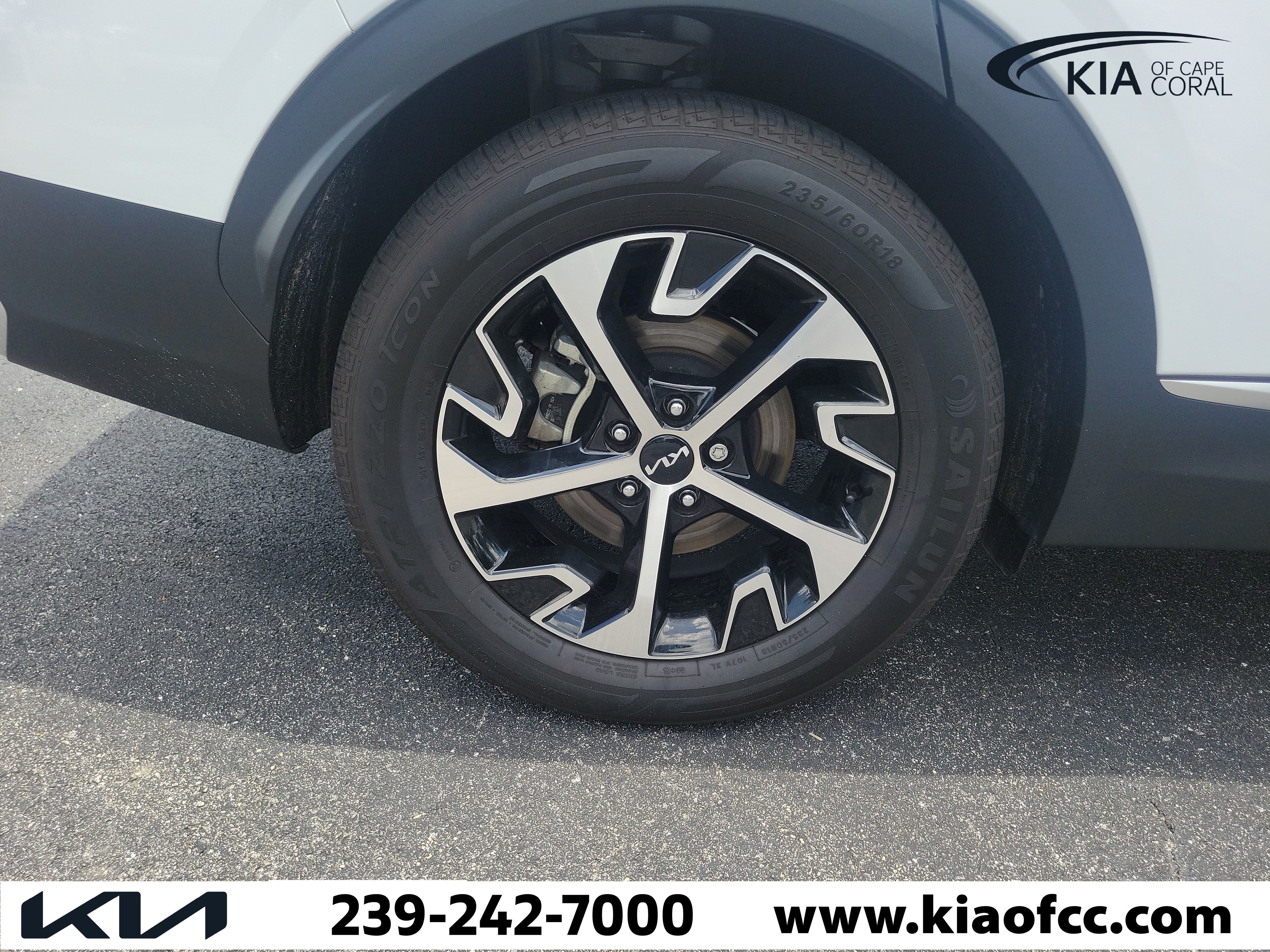 Certified 2025 Kia Sportage EX FWD image 9