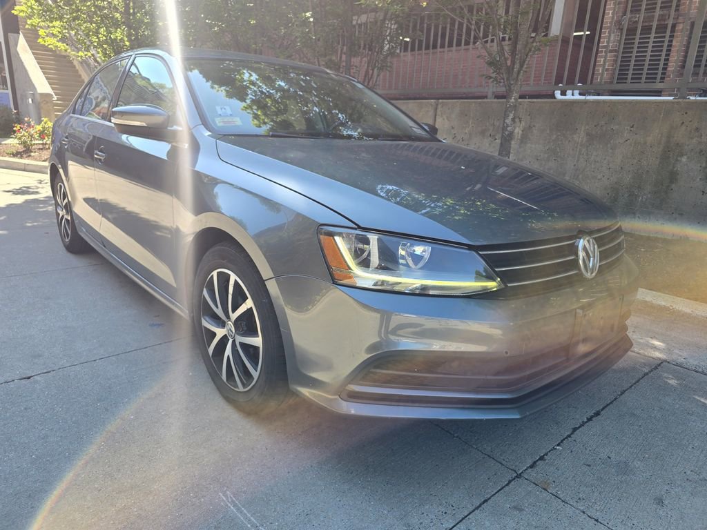 Used 2017 Volkswagen Jetta SE FWD image 3