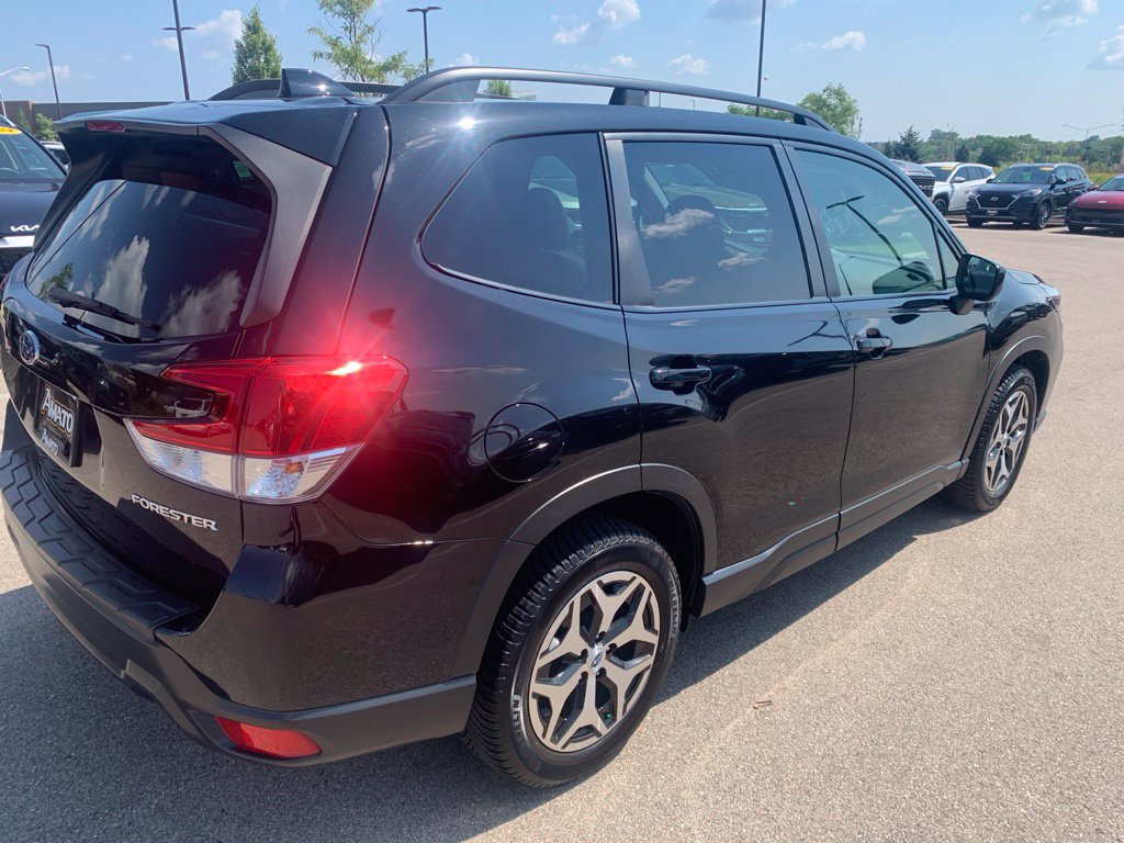 Used 2020 Subaru Forester Premium AWD/4WD image 6
