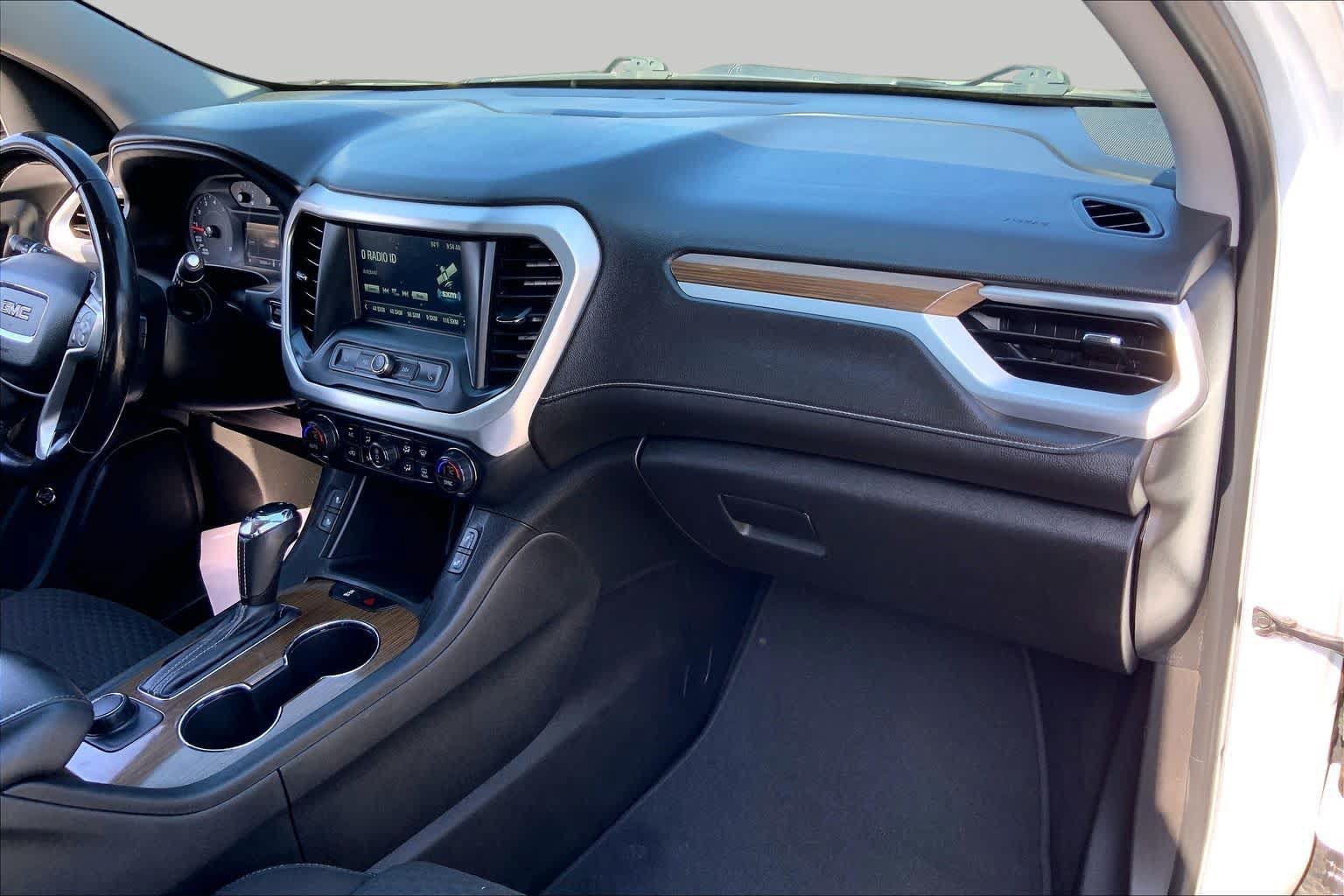 Used 2019 GMC Acadia SLE FWD image 17