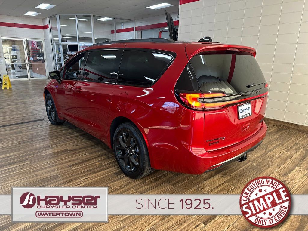 New 2026 Chrysler Pacifica Limited w/ S Appearance Package image 3