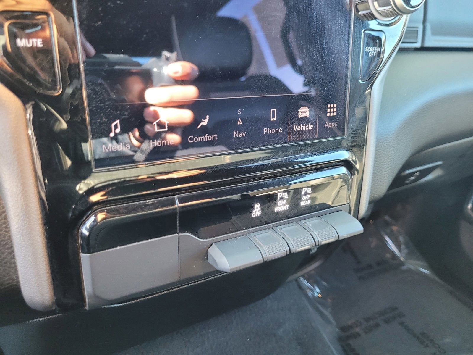 Used 2025 RAM 1500 Laramie image 20