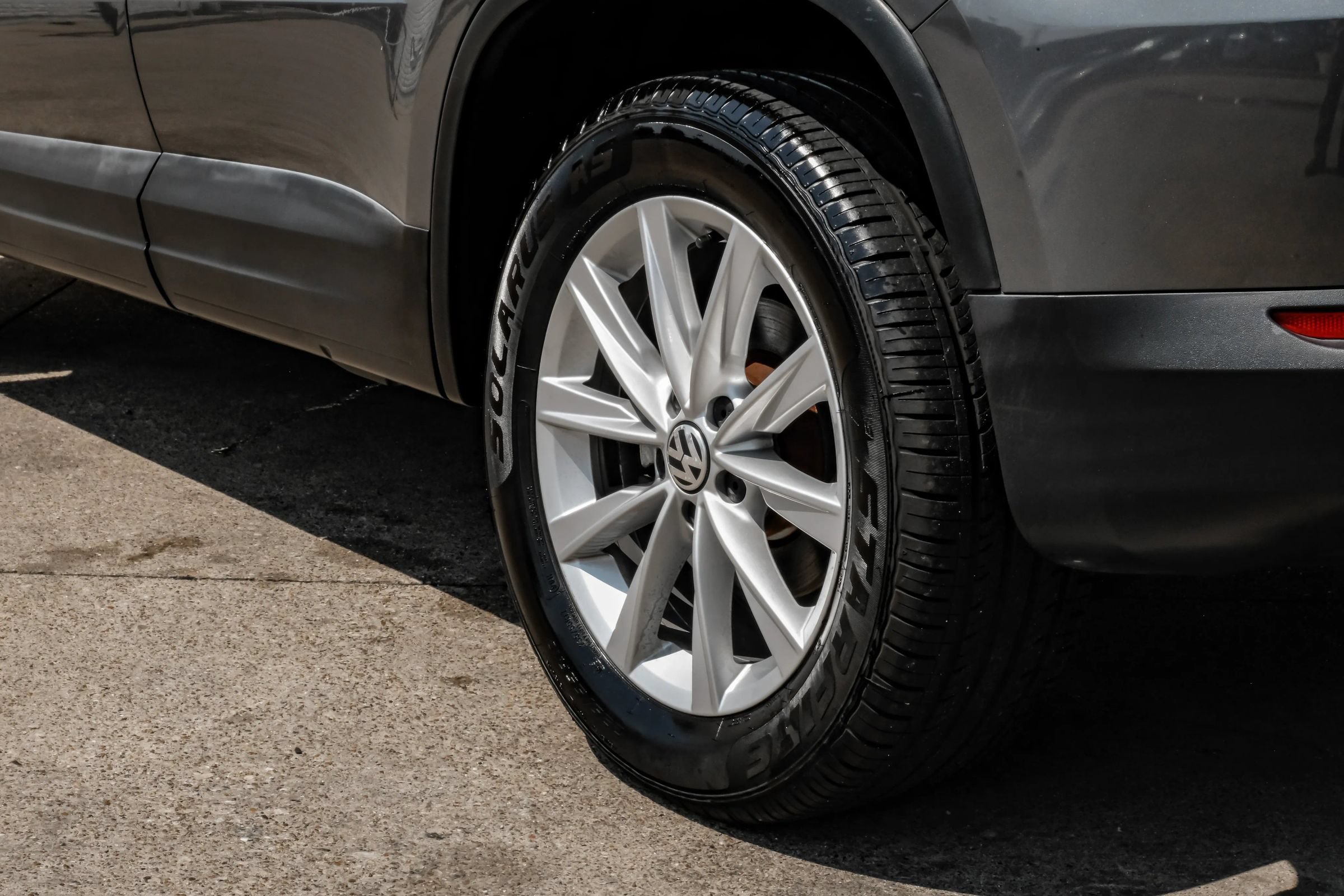 Used 2018 Volkswagen Tiguan Limited w/ Premium Package FWD image 59