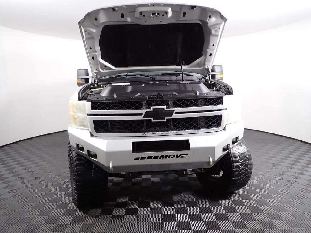 Used 2011 Chevrolet Silverado 2500 LT w/ Interior Plus Package image 7
