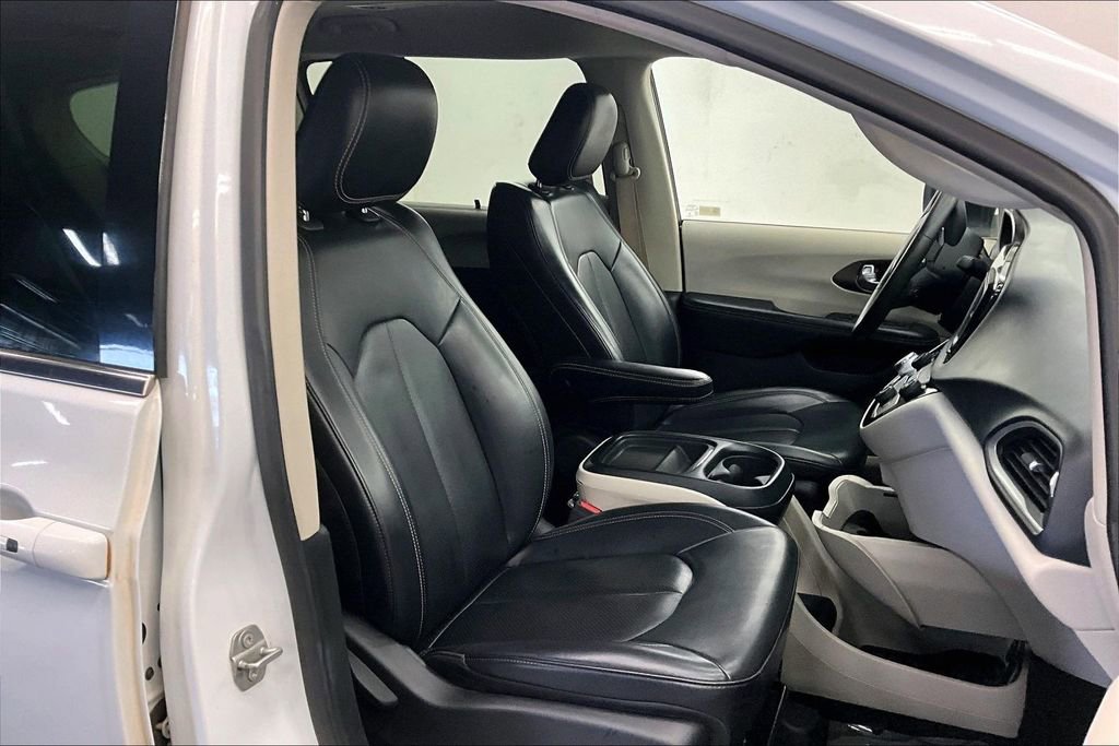 Used 2021 Chrysler Voyager Lxi image 6