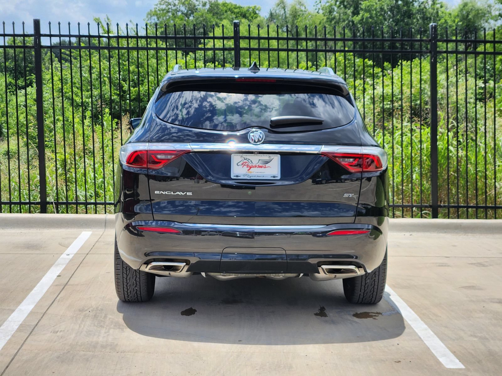 Used 2024 Buick Enclave Essence w/ Experience Buick Package FWD image 8