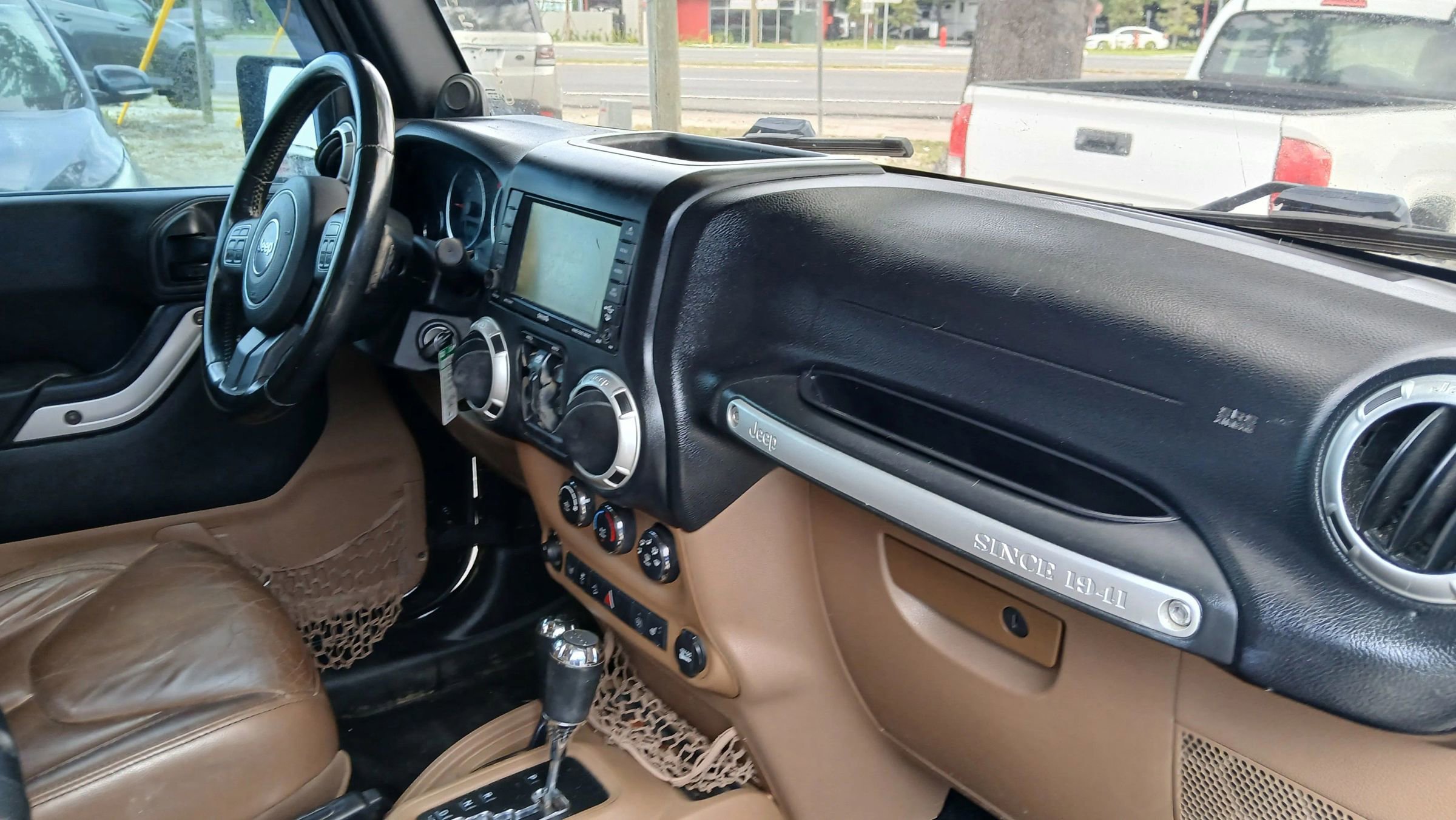 Used 2013 Jeep Wrangler Unlimited Sahara w/ Connectivity Group AWD/4WD image 27