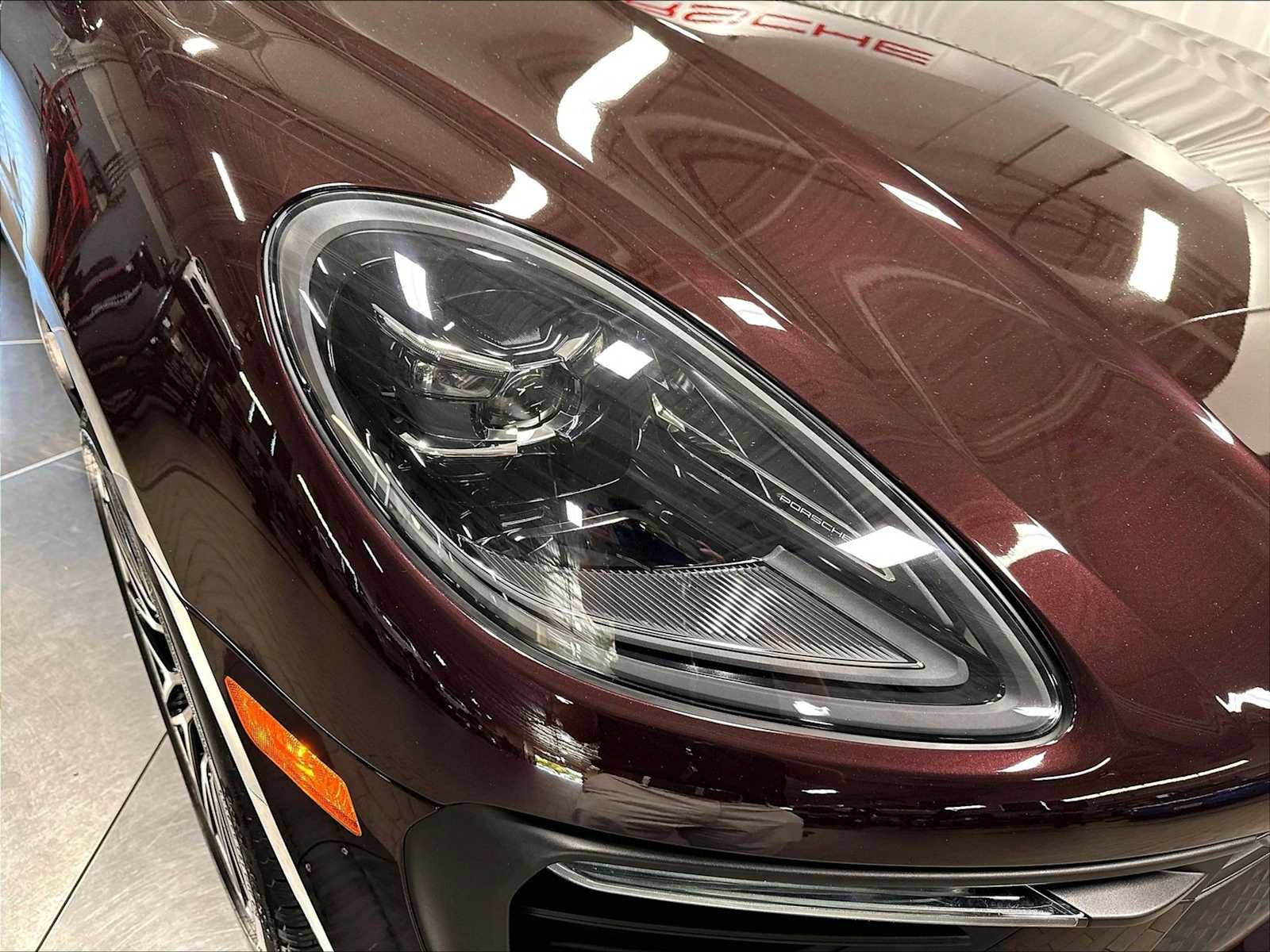Used 2026 Porsche Macan AWD/4WD image 15