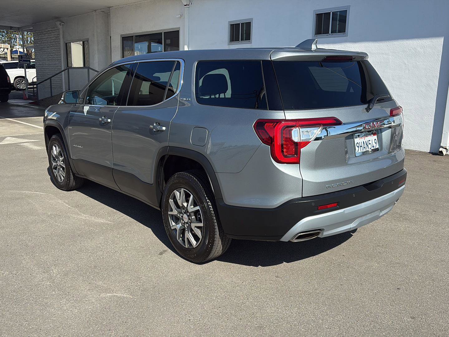 Used 2023 GMC Acadia SLE image 5