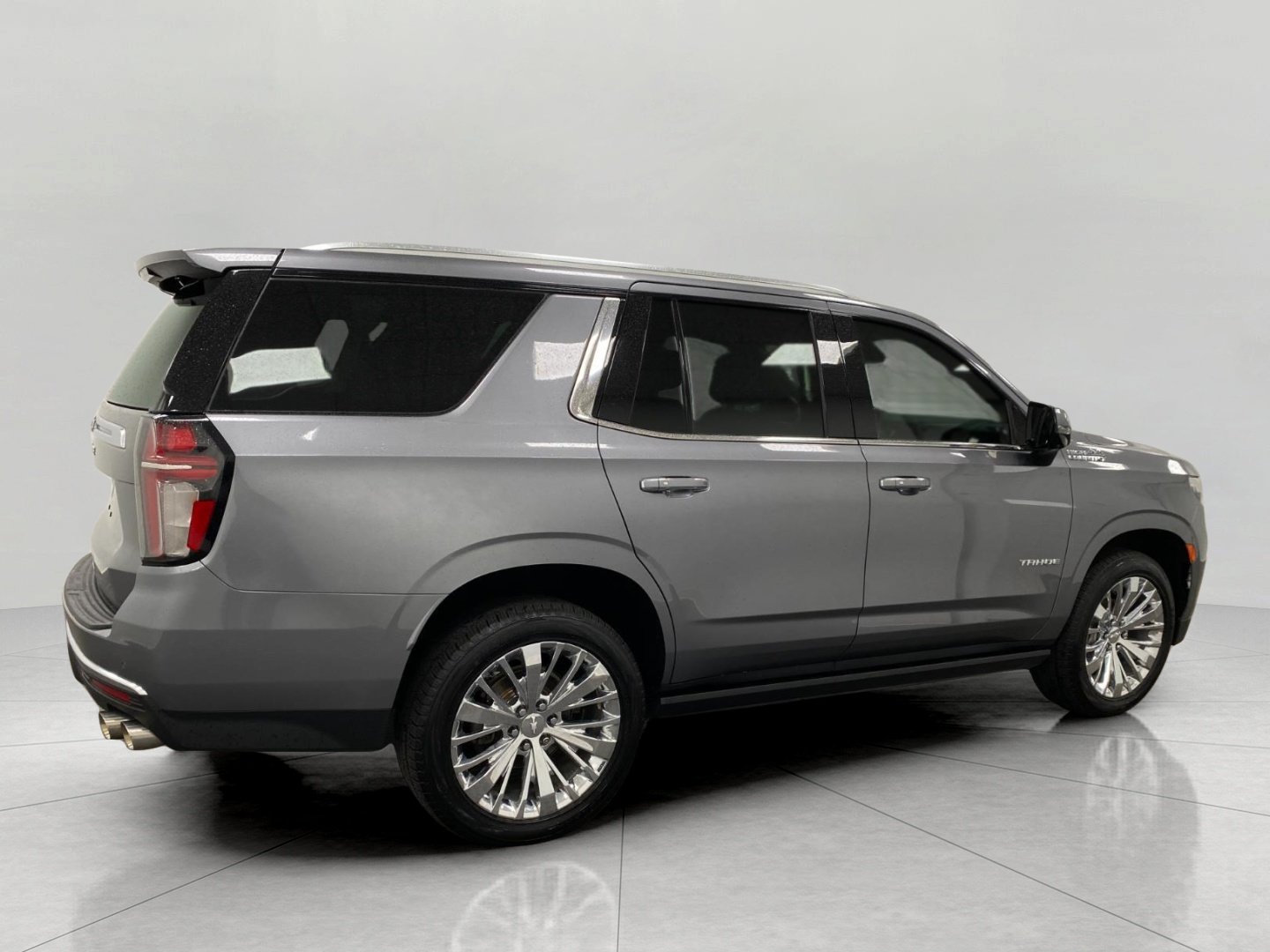 Used 2021 Chevrolet Tahoe High Country w/ Premium Package AWD/4WD image 2