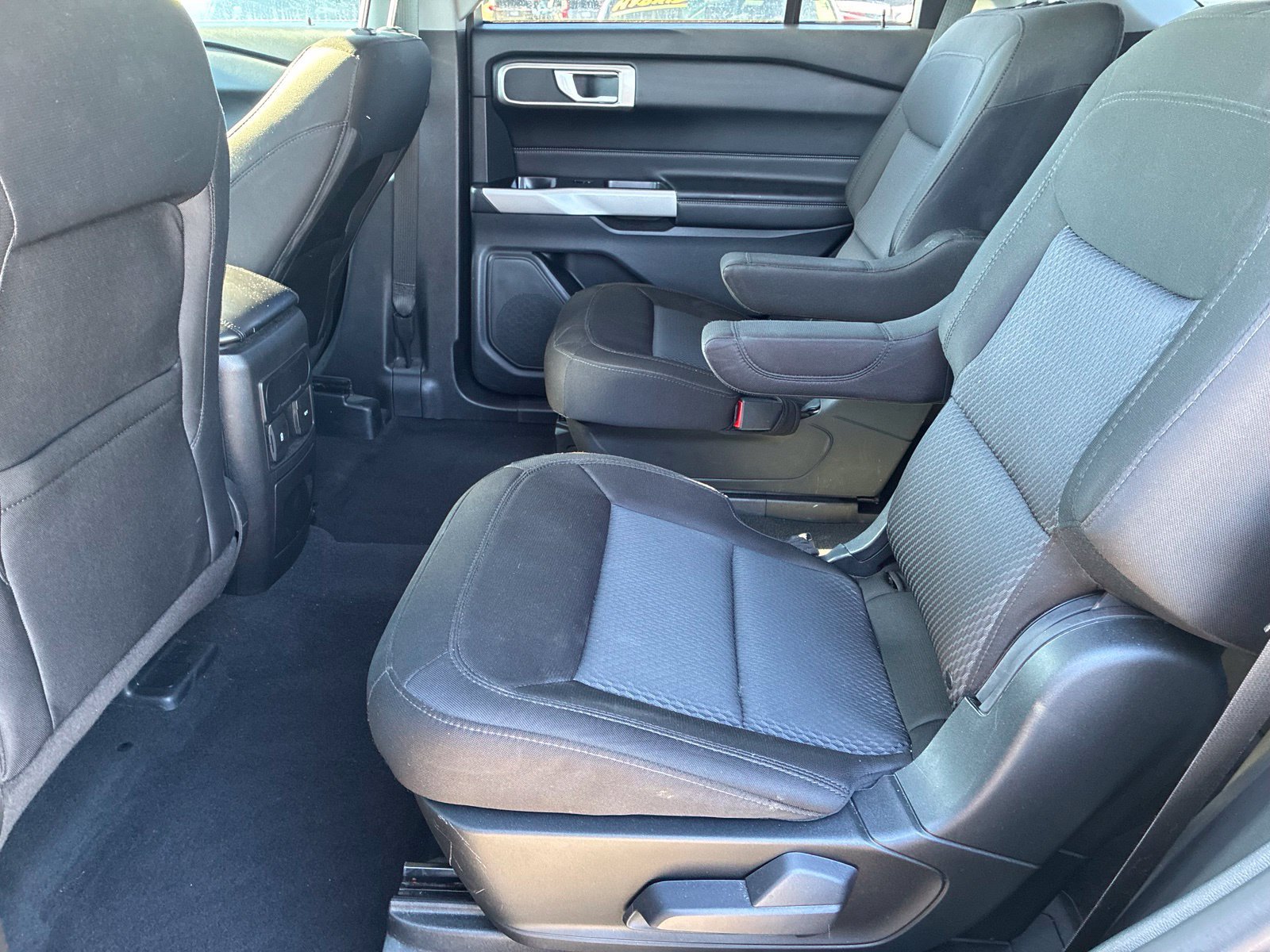 Used 2023 Ford Explorer XLT AWD/4WD image 9